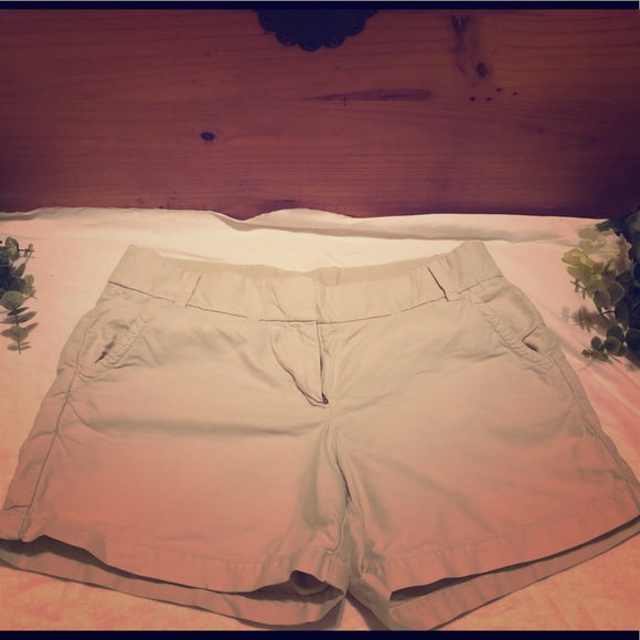 Women's khaki short - Picture 1 of 3